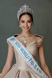 Opal Suchata Chuangsri with miss world crown